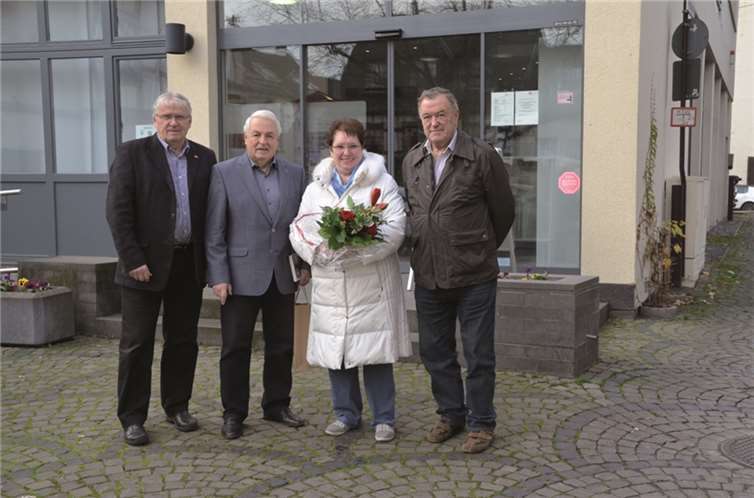 Das Ehepaar Bündgen (r.) mit dem stellvertretenden Vorsitzenden Barth (2.v.l.) und Geschäftsführer Rupperath (l.). privat