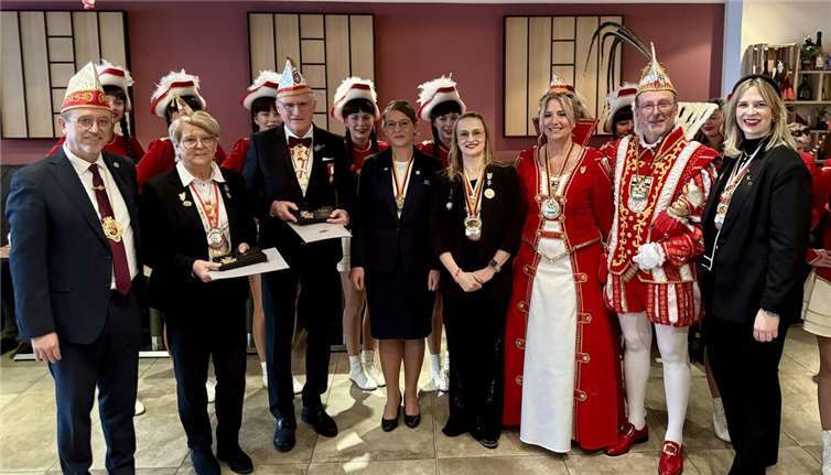 Das Ehepaar Dieter und Petra Zimmermann erhielten beide den RKK-Verdienstorden in Gold.Foto: Carlotta Müller, AKG