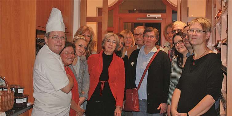 Das Ehepaar Dumaine empfing die VHS-Semester in entsprechender Manier. privat