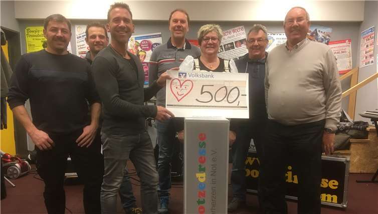 Das Ehepaar Durben hatte zur Freude der „Botzedresse für Kinderherzen in Not e.V.“ auf Geschenke zur Goldenen Hochzeit verzichtet und um eine Spende gebeten.