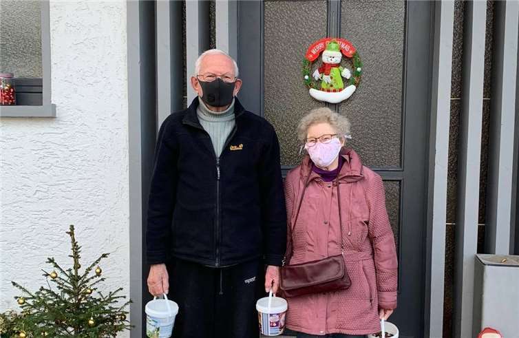 Das Ehepaar Friedensdorf sammelte Kleingeld und spendete es dem Ne