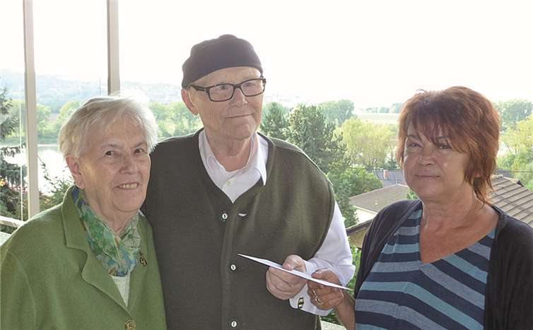 Das Ehepaar Helene und Martin Schoop bei der Spendenübergabe.Privat