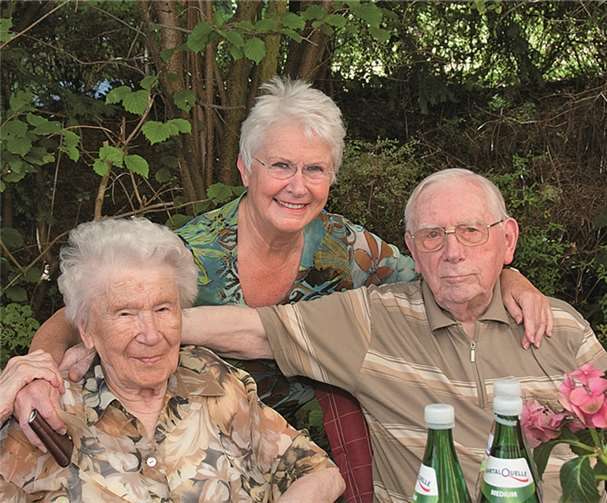 Das Ehepaar Moitz mit Tochter feierte 70 gemeinsame Ehejahre.