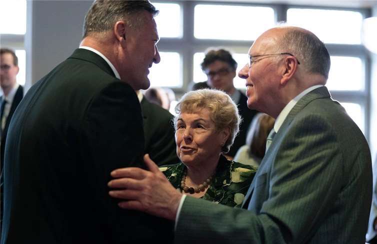 Das Ehepaar Schnorr nahm gerne die Glückwünsche zur Goldenen Hochzeit entgegen. Fotos: privat