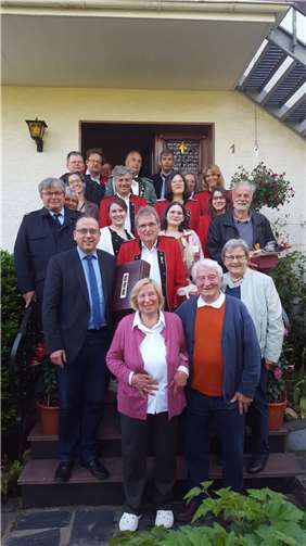 Das Ehepaar Thelen mit Gratulanten.  Foto: privat