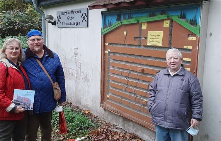 Das Ehepaar Ziesmer mit Museumsleiter Egon Korn. Foto: Bernd Geil / Stadtverwaltung Lahnstein