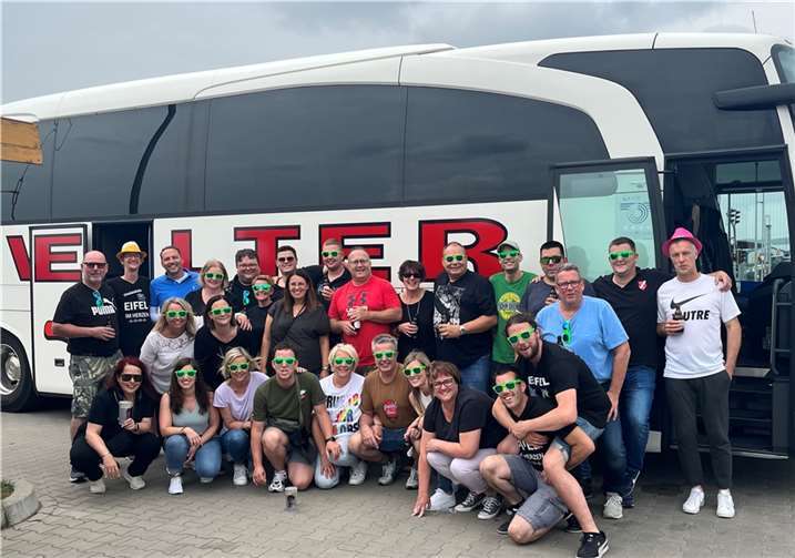 Das Eifel-Team bei der legendären Busfahrt von Rieden nach Rieden. (Hintere Reihe, l.): Ortsbürgermeister Andreas Doll, Rieden-Eifel.  Fotos: privat