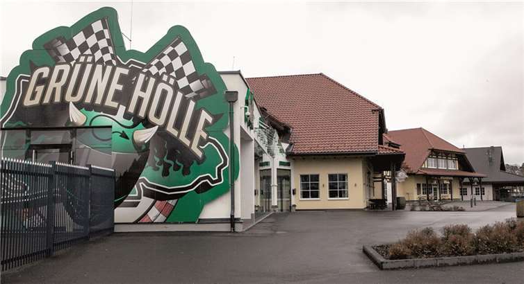 Das Eifeldorf Grüne Hölle wird bald der Vergangenheit angehören. Der neue Nürburgring-Besitzer, Capricorn, plant den Abriss. JOST
