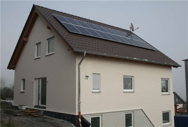 Das Einfamilienhaus der Familie Wagner-Petrich in Welling benötigt erheblich weniger Energie zum Heizen als vergleichbare Gebäude.