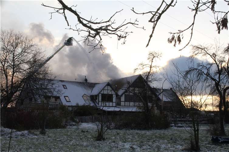 Das Einfamilienhaus und das unmittelbar angrenzende Seminarhaus in Valwig wurden durch den Brand weitestgehend zerstört.