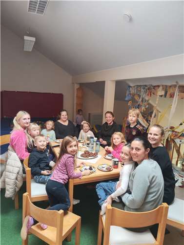 Das Elterncafé bot die Möglichkeit, sich untereinander besser kennen zu lernen und auszutauschen. Foto: Haus für Kinder