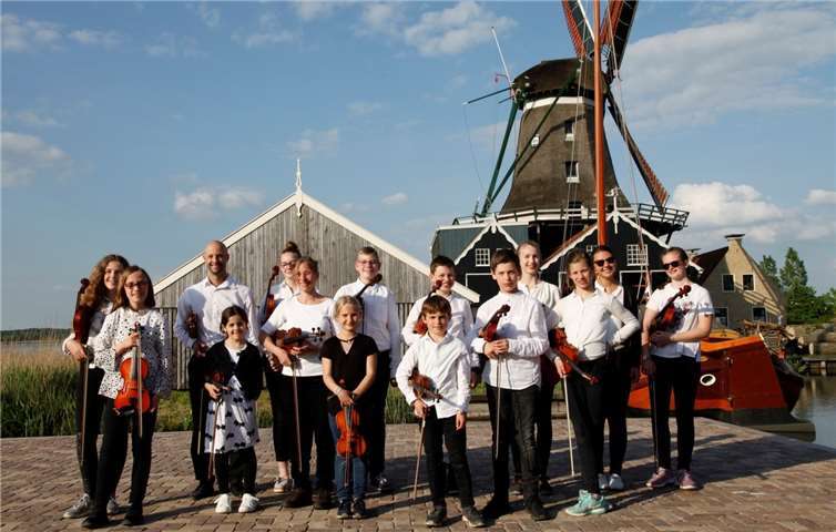 Das Ensemble Allegranza der Kreismusikschule Mayen-Koblenz: Die jungen Violinisten gaben bei dem Event insgesamt vier Konzerte.  KMS