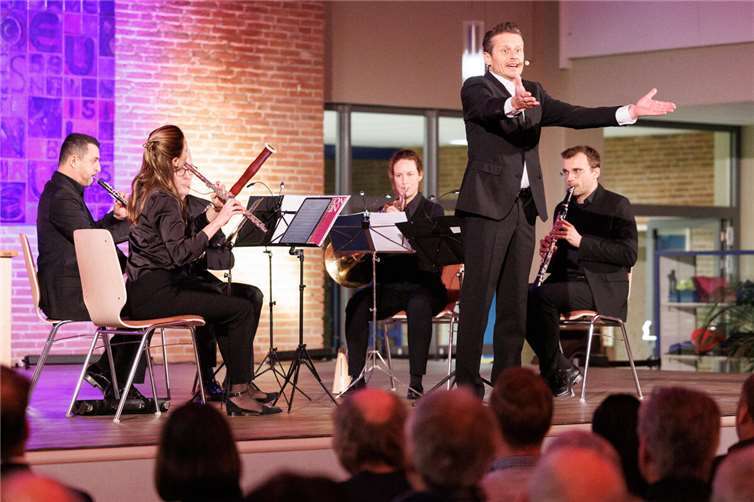 Das Ensemble Opus 45 hat gemeinsam mit dem Schauspieler Roman Knižka . Fotos: Peter Bongard