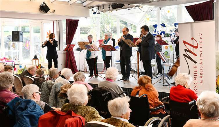 Das Ensemble XL bot den Bewohnern des Maranatha ein breites musikalisches Spektrum.Foto: -RASCH-