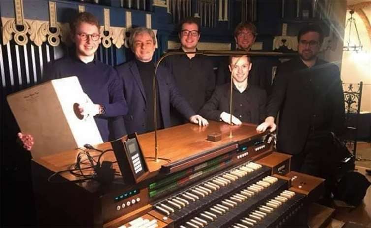 Sinziger Orgel ist ideale Partnerin für Improvisationen Das Ensemble begeisterte durch Improvisationen und Können- auch am Kachon. Foto: privat