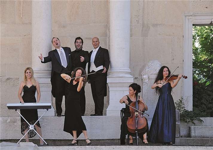 Das Ensemble bei seinem Auftritt.Privat