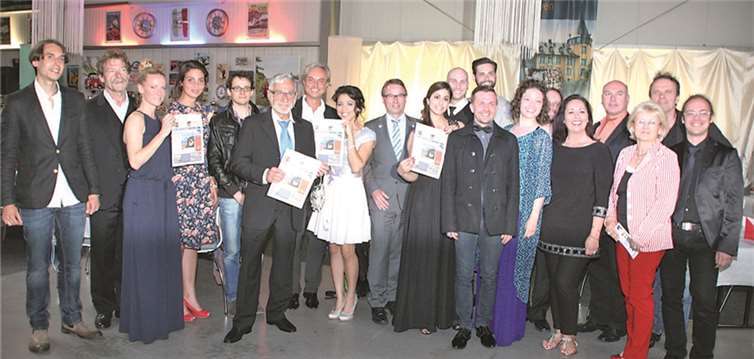Das Ensemble der Burgschauspieler bot seinen Sponsoren einen Abend mit ausgewählten Gesangsstücken und warb mit der erstmals erschienenen „Kinderzeitung“ für das Kinderstück „Der Dieb von Bagdad“, das durchaus auch für Erwachsene interessant ist. WE