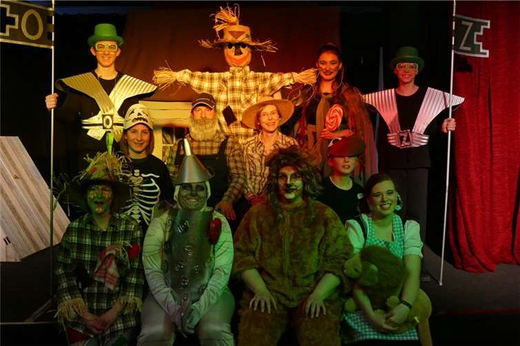 Das Ensemble der Theatergruppe Salzwein.privat