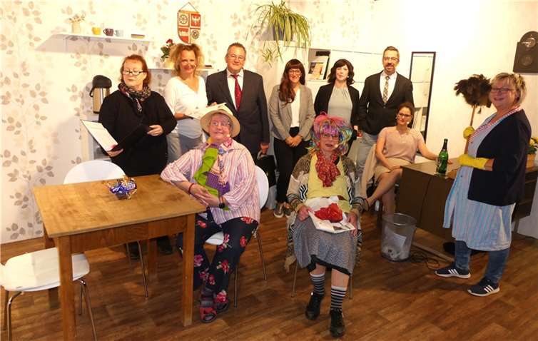 Das Ensemble des Dohrer Theatervereinspräsentierte die amüsante Komödie „Ohne Kies ist´s mies“. Fotos: TE