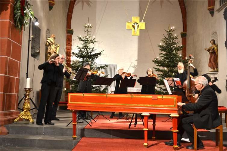 Das Ensemble konnte vor vollem Haus spielen.  Foto: Eberhard Thomas Müller