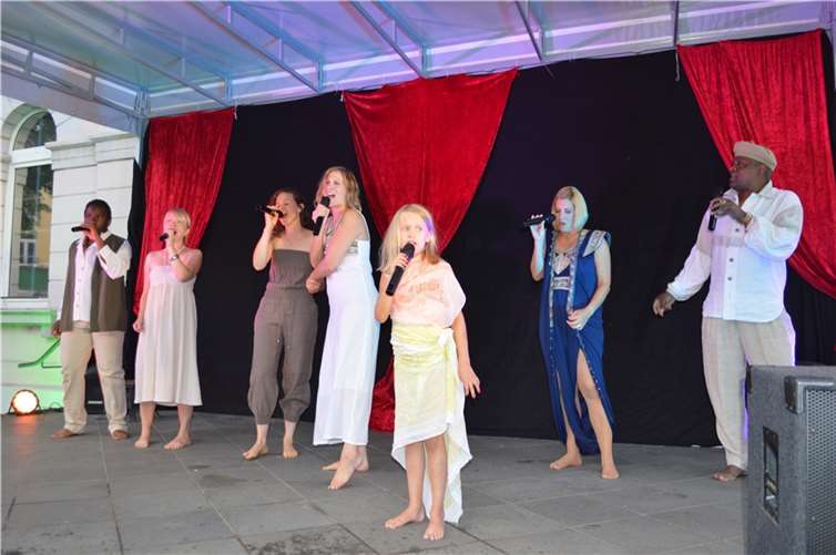 Das Ensemble präsentierte Musicals von „Elisabeth“ bis „Jesus Christ Superstar“.  Fotos: AB