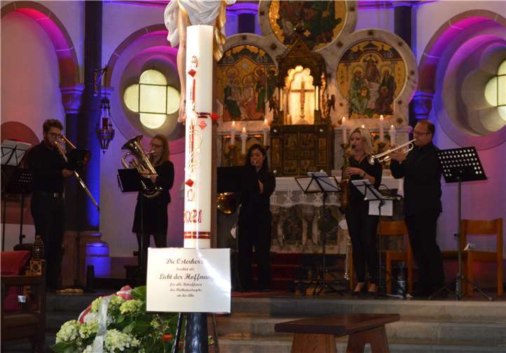 Das Ensemble von Stadtorchster und Stadtsoldaten und Musikschule. Fotos: AB