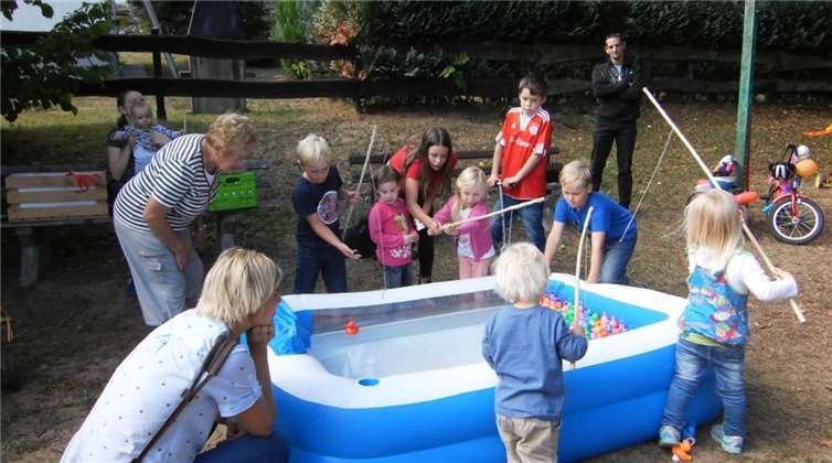 Das Entchen-Angeln war bei den Kindern sehr beliebt.