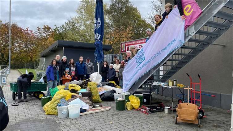 Das „Ergebnis“ der Aufräumaktion in und um das Stadion an der Brauerstraße.  Foto: SV Eintracht Mendig