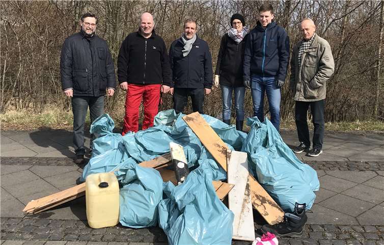 CDU-Spitze räumt Bahnhofs- und Hochschulviertel auf  Das Ergebnis der Müllsammelaktion in Rheinbach.