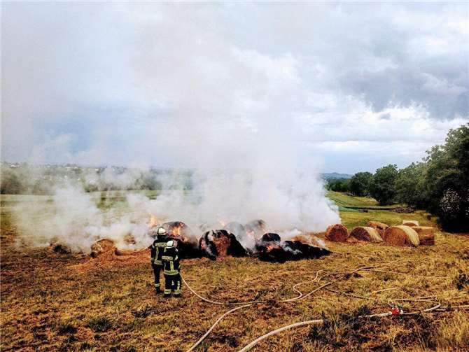 VG Rengsdorf-Waldbreitbach: Heuballen brannten lichterloh Das Ergebnis des Brandes.