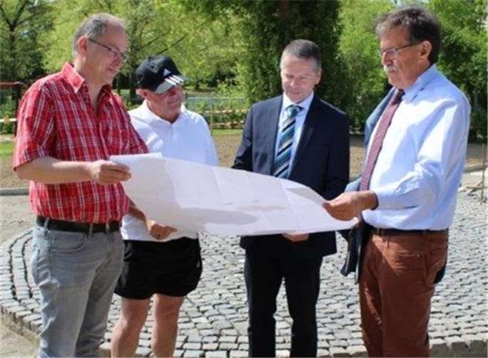 Das Erlebnisbecken wird aus drei Bereichen bestehen.privat