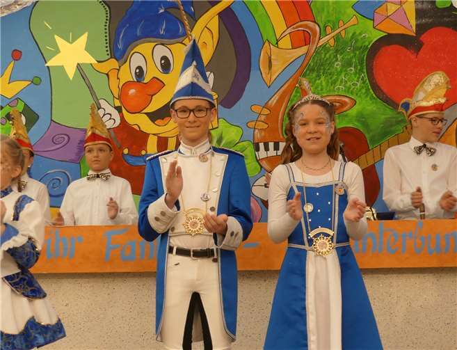 Das Ernscher Kinderprinzenpaar mit Prinz Jannik und Prinzessin Pauline begeistertebei der Kinder- und Jugendsitzung mit zwei tollen Beiträgen. Fotos: TE