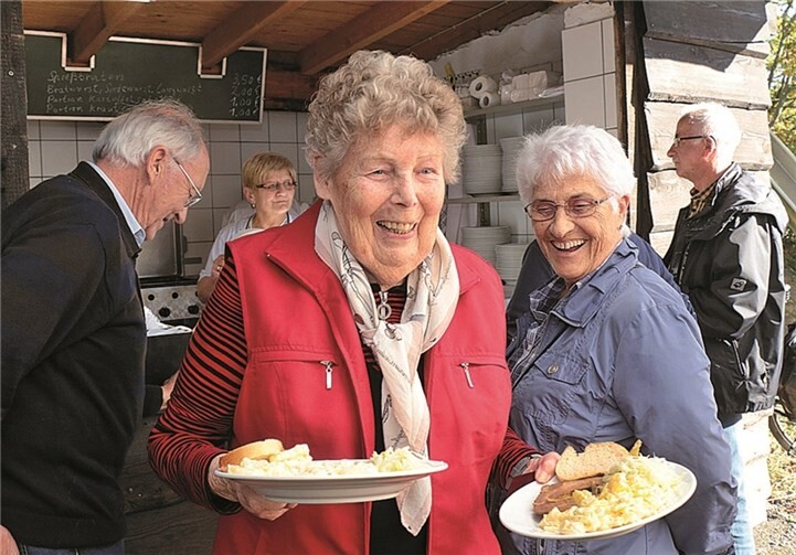 Das Essen schmeckte allen gut.