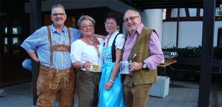 Das Essen war hervorragend, das Bier reichlich und kühl. Alle waren zufrieden. Fotos: privat