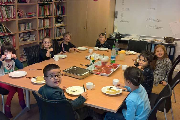 Das Essen war so lecker, da gab es kein Gemecker.Fotos: Caritas