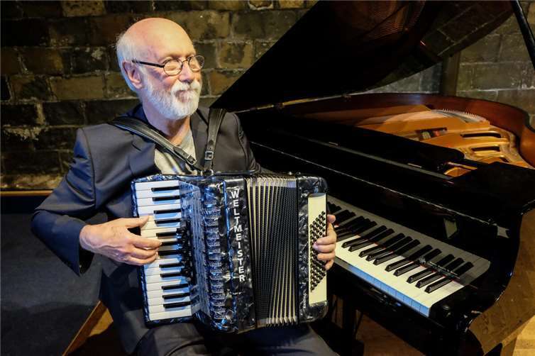 Das Ex-Battlefield Band-Mitglied Alan Reid kommt nach Neuwied. Mit diesem Star der schottischen Folk-Szene wird es „schottisch-traditionell“. Foto: Peter Reid