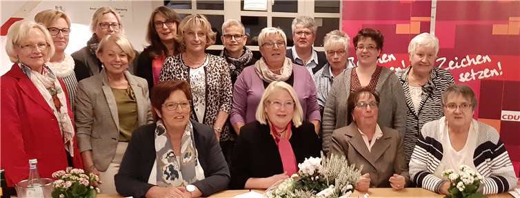 Das FU Team nach einer gelungenen Kreistagung. Unterstützt wird der neu gewählte Vorstand von den Vorsitzenden der FU Orts-, Stadt- und Gemeindeverbänden und Mandatsträgerinnen im Kreis.Foto: Frauen-Union Mayen Koblenz