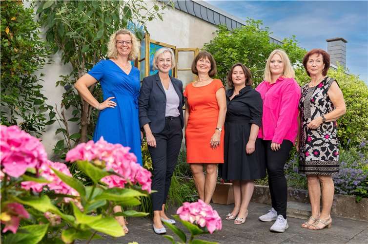 Das FU-Vorstandsteam: v.li. Carolin Norden, Ariane Stech, Sabrina Gutsche, Elena Dahmen, Luisa Blome und Anne Viehmann. Foto: Erik Spilles