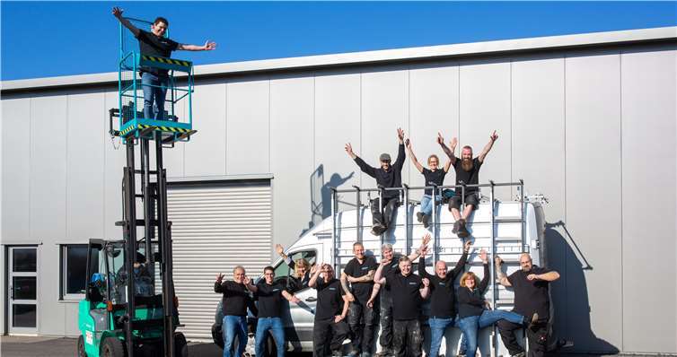Das Fachpersonal von Fenstertechnik Neukirchen wird regelmäßig weitergebildet. Fotos: BV