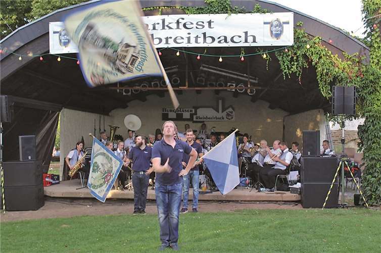 Das Fähndelschwenken der Fähnriche war ein Höhepunkt am Samstagabend. DL