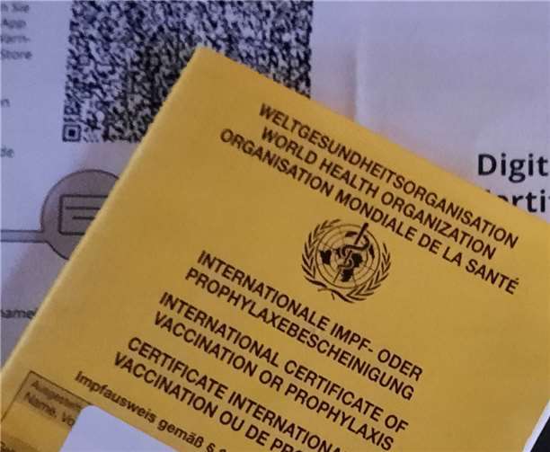 Das Fälschen von Impfpässen ist eine Straftat.