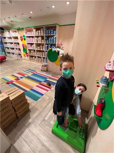 Das Familienunternehmen Dr. Gruber hat sich ganz auf das gesunde Wachstum von Kinderfüßen spezialisiert. Quellen: Dr. Gruber