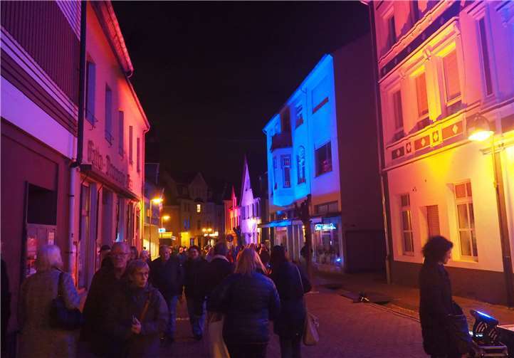 Das Farbenspiel lockte zahlreiche Besucher. Foto: Stadt Bendorf