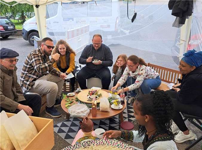 Das Fest begeisterte rund 800 Besucherinnen und Besucher. Menschen unterschiedlicher Kulturen und Religionen stellten ihre Kultur und ihre Vereine vor. Fotos: Kreisverwaltung Cochem-Zell