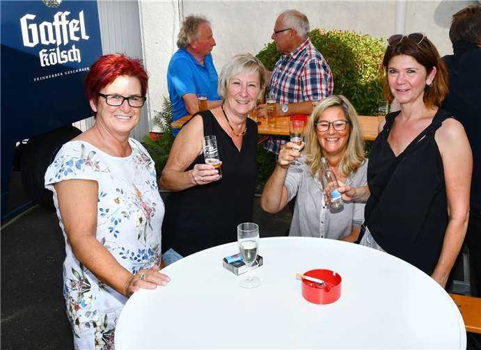 Das Fest in Westum bietet immer den Rahmen für einige gemütliche Stunden. Fotos: RASCH