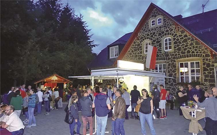 Festlich, spannend und unterhaltsam Festlich, spannend und unterhaltsam