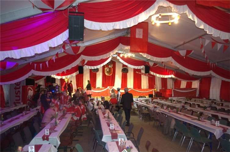 Das Festzelt der KG “Bunte Kuh” Walporzheim e.V.