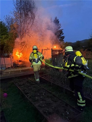 Das Feuer in einer Kleingartenanlage konnte von den Wehrleuten schnell gelöscht werden. Foto: Freiwillige Feuerwehr Königswinter