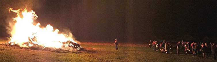 Das Feuer zu Ehren des Heiligen leuchtete hell und weit sichtbar. privat