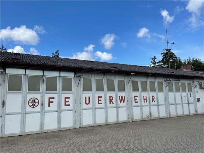 Das Feuerwehrgerätehaus in derFriedrich-Ebert-Straße. Foto: ROB